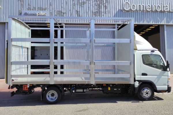 CARROCERÍA TIPO SEMILLERO COMPLETA DE ALUMINIO CON PUERTA ELEVADORA DE 750 KG DE CAPACIDAD