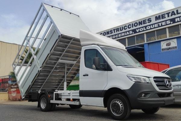 CARROCERÍA FRUTERA BASCULANTE FABRICADA COMPLETA EN ALUMINIO PARA 6 PALETS