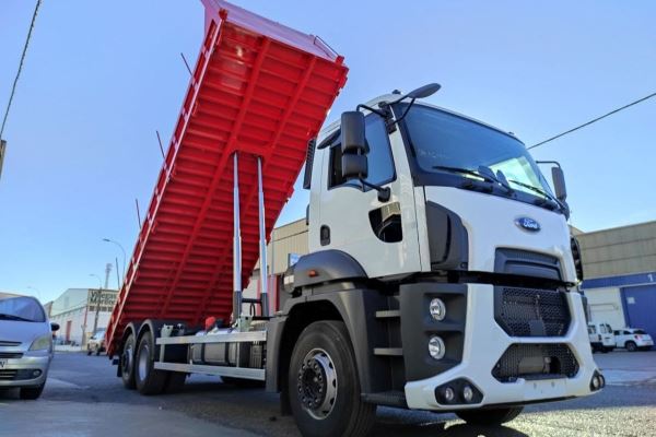 CARROCERÍA CAJA ABIERTA TIPO FERRALLA CON BASCULANTE DE 20 TN