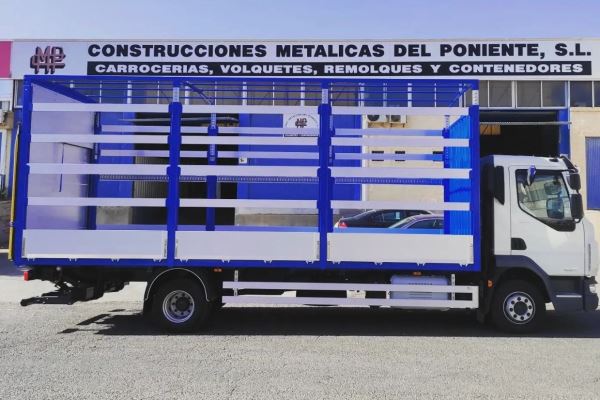 CARROCERIA FRUTERA CON PLATAFORMA ELEVADORA DE 1500 KG